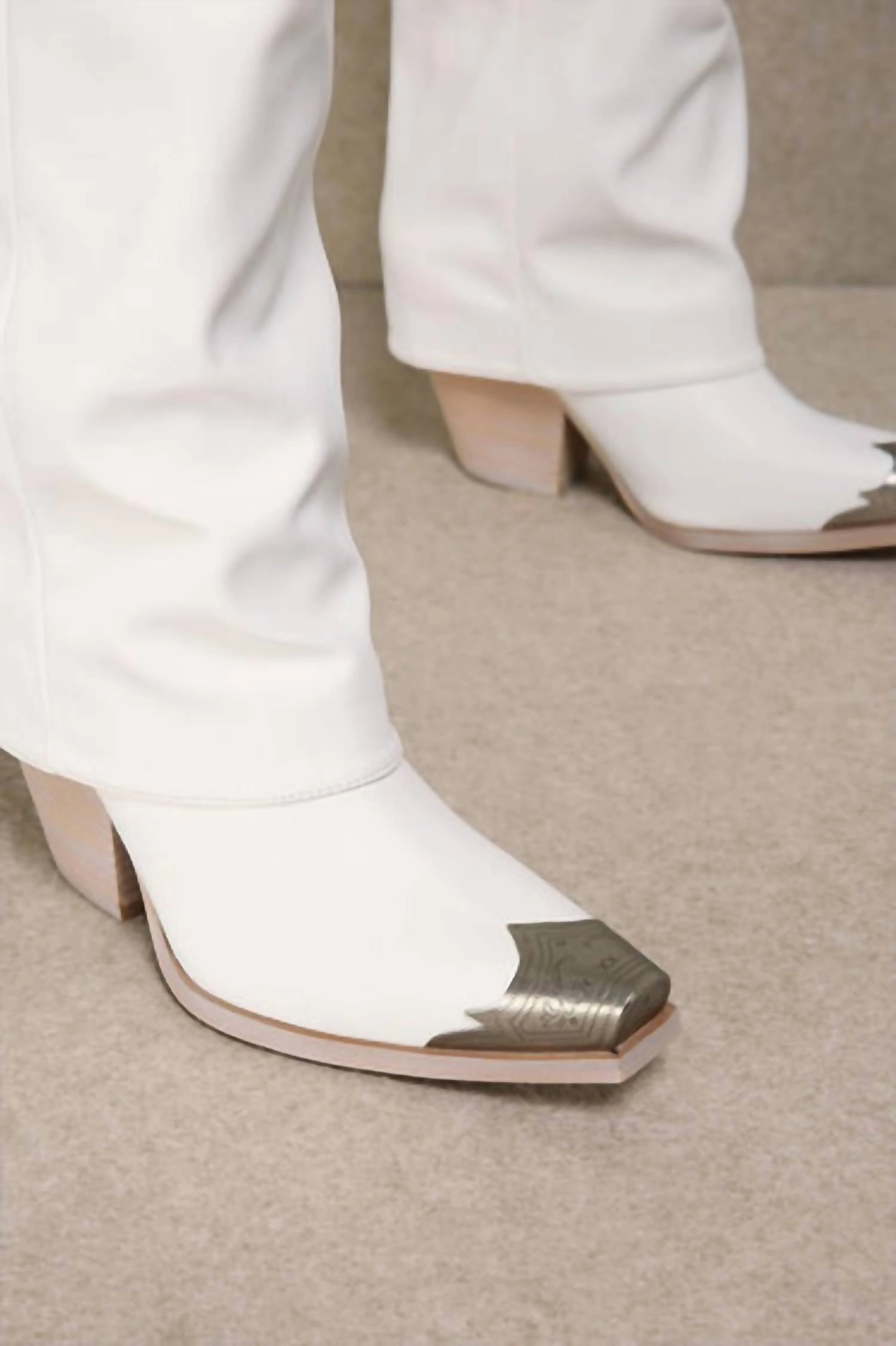Stevie Pointy Tow Cowboy Boots In White