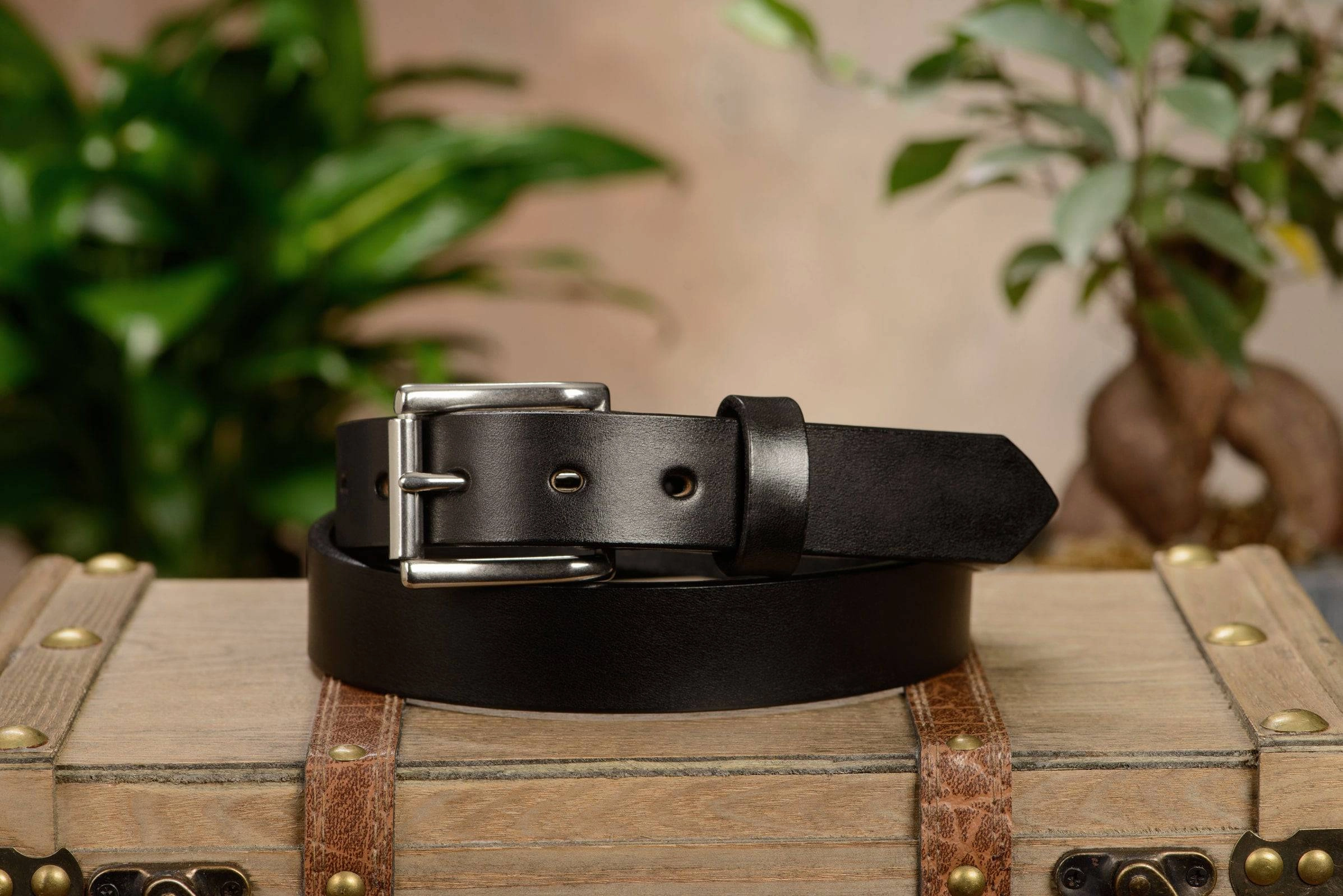 The Commander: Men's Black Non Stitched Leather Belt 1.25"