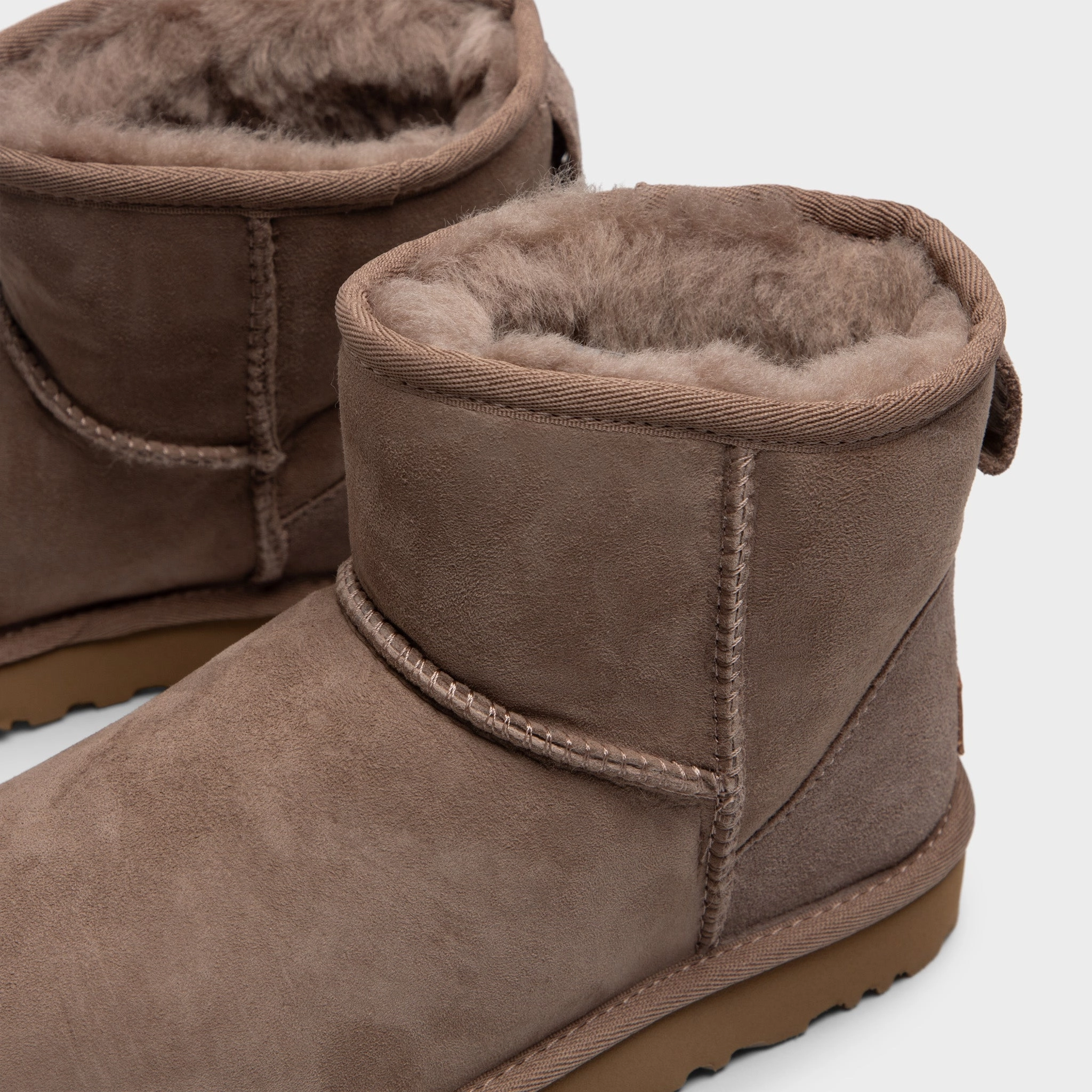 UGG Women's Classic Mini II / Caribou
